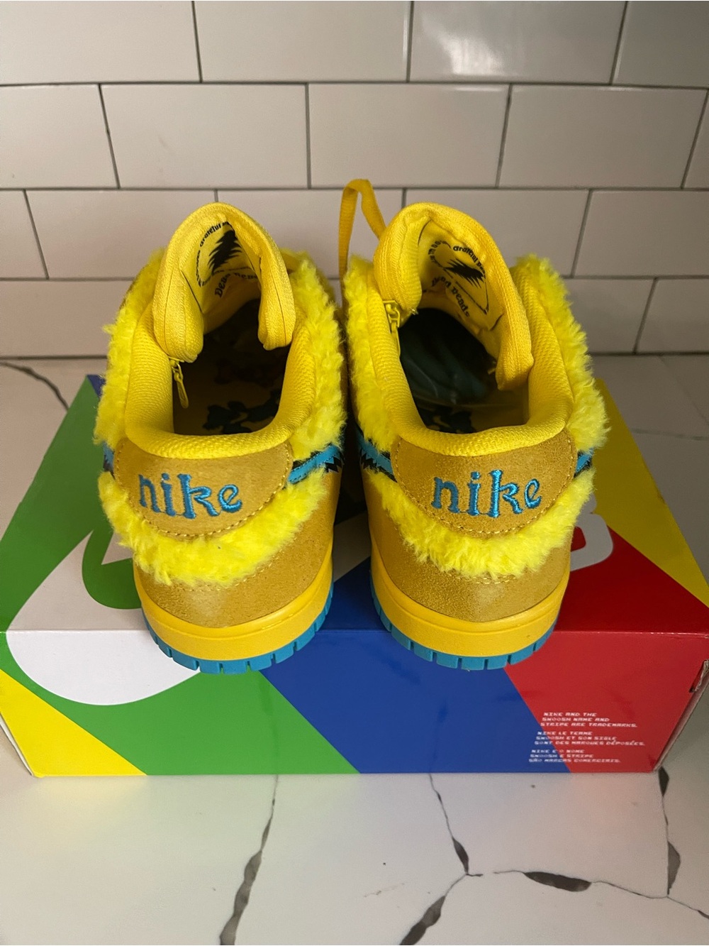Men’s Nike Yellow Bear Size 11. - Picture 6 of 7